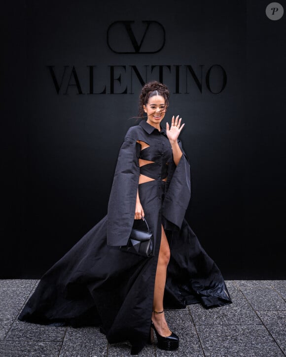 Lena Mahfouf - Arrivées au défilé Valentino Collection Femme Prêt-à-porter Printemps/Eté 2023 lors de la Fashion Week de Paris (PFW), France, le 2 octobre 2022.
