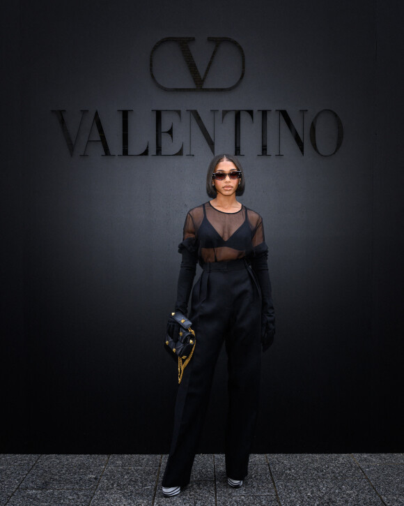 Lori Harvey - Arrivées au défilé Valentino Collection Femme Prêt-à-porter Printemps/Eté 2023 lors de la Fashion Week de Paris (PFW), France, le 2 octobre 2022.