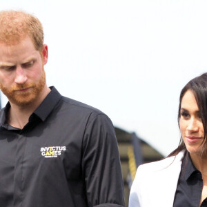 Le prince Harry, duc de Sussex, et Meghan Markle, duchesse de Sussex, enceinte, assistent au "Jaguar Land Rover Driving Challenge" en ouverture des "Invictus Games 2018" sur Cockatoo Island. Sydney, le 20 octobre 2018. 