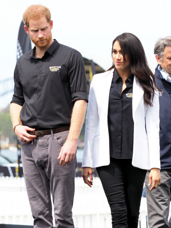 Le prince Harry, duc de Sussex, et Meghan Markle, duchesse de Sussex, enceinte, assistent au "Jaguar Land Rover Driving Challenge" en ouverture des "Invictus Games 2018" sur Cockatoo Island. Sydney, le 20 octobre 2018. 