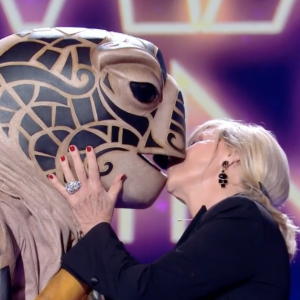 Chantal Ladesou déchaînée au moment de rencontrer le personnage de La Tortue dans "Mask Singer" - TF1