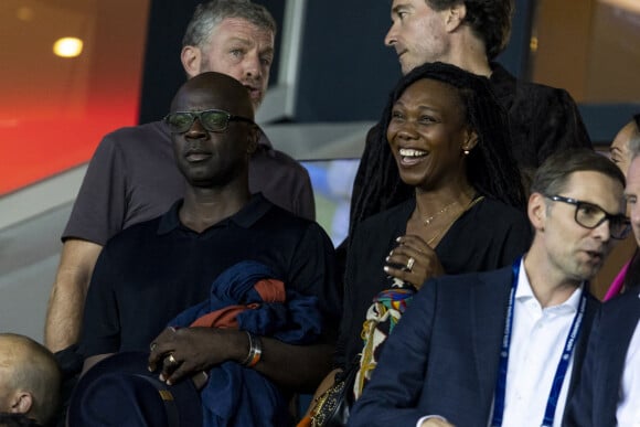 Les jeunes mariés Lilian Thuram et Kareen Guiock - People assistent au match aller de la Ligue des Champions entre le Paris Saint-Germain et la Juventus (2-1) au Parc des Princes à Paris le 6 septembre 2022.