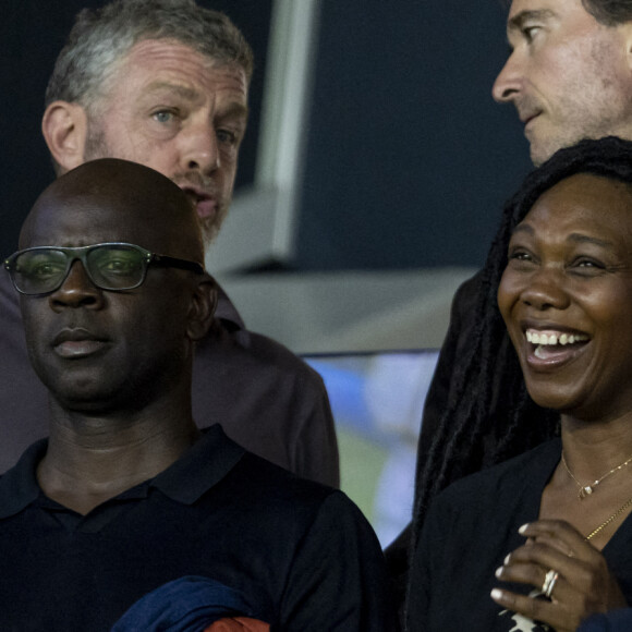 Les jeunes mariés Lilian Thuram et Kareen Guiock - People assistent au match aller de la Ligue des Champions entre le Paris Saint-Germain et la Juventus (2-1) au Parc des Princes à Paris le 6 septembre 2022.