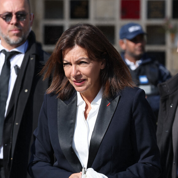 Anne Hidalgo - Obsèques de la chanteuse Régine au Crematorium du cimetière du Père-Lachaise à Paris. Le 9 mai 2022 © Jacovides-Moreau / Bestimage 