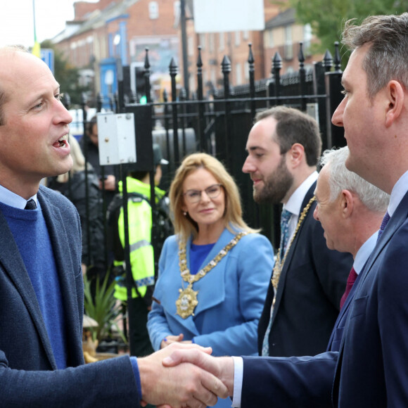 Le prince William, prince de Galles, et Catherine (Kate) Middleton, princesse de Galles, lors d'une visite à PIPS Suicide Prevention (PIPS Charity) à Belfast, le 6 octobre 2022. Cette association travaille dans les communautés de la ville et dans toute l'Irlande du Nord pour fournir un soutien de crise aux personnes à risque de suicide et d'automutilation.  La Première ministre britannique L.Truss participe au sommet de la Communauté politique européenne (CPE) au château de Prague, aux côtés des dirigeants européens. Le 6 octobre 2022. 