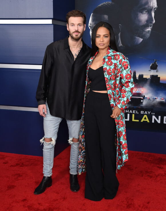Christina Milian et son mari Matt Pokora au photocall de la première du film "Ambulance" à Los Angeles le 4 avril 2022. 