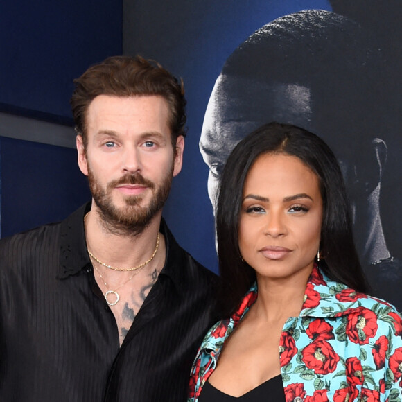 Christina Milian et son mari Matt Pokora au photocall de la première du film "Ambulance" à Los Angeles le 4 avril 2022. 