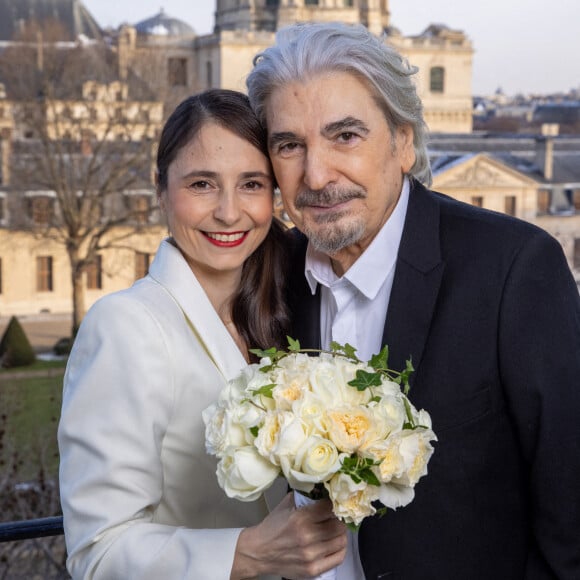 Mariage de Serge Lama et Luana Santonino à la mairie du 7ème arrondissement de Paris. © Cyril Moreau/Bestimage.