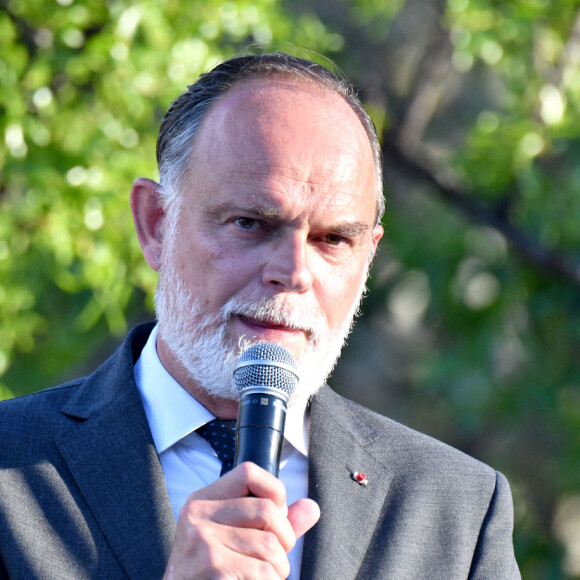 Edouard Philippe, l'ancien premier ministre et chef de file du parti Horizons, à Nice, le 8 juin 2022, pour soutenir les candidats de son parti et de la majorité présidentielle pour les élections législatives. Ici, il est en meeting sur la Coulée Verte, aux côtés de Christian Estrosi, le maire de Nice et des candidats des Alpes Maritimes dont Graig Monetti, candidat dans la 1ère circonscription, contre Eric.Ciotti le député LR sortant. © Bruno Bebert / Bestimage