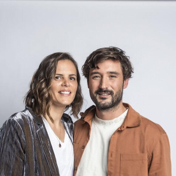 Exclusif - Jeremy Frerot et sa femme Laure Manaudou - Backstage - Enregistrement de l'émission "La Chanson secrète 11" à Paris, diffusée le 24 juin sur TF1. Le 15 janvier 2022 Après le succès des précédentes éditions, " LA CHANSON SECRETE ", présentée par N.Aliagas et produite par DMLS TV, revient sur TF1. 8 artistes ne savent rien de ce qui va se passer pour eux ! Ils ont accepté de jouer le jeu, de se laisser totalement surprendre, émouvoir, parfois même déstabiliser car ils vont découvrir en même temps que les téléspectateurs une surprise : une chanson qui leur est chère revisitée et réinterprétée par un artiste. Des mises en scène spectaculaires au service de l'émotion... Et des émotions fortes pour l'artiste assis dans le fauteuil grâce à la venue sur le plateau de proches et d'invités inattendus. Les téléspectateurs seront aux premières loges pour vivre ces moments d'intimité musicale rare. Dans ce nouveau numéro, un couple rare en télévision, un chef étoilé, un invité piégé venu pour répéter une surprise à un autre guest sans s'attendre à être lui-même invité dans le fauteuil, des participants exceptionnels tels que le frère d'un guest pour la première fois en France... © Cyril Moreau / Bestimage 