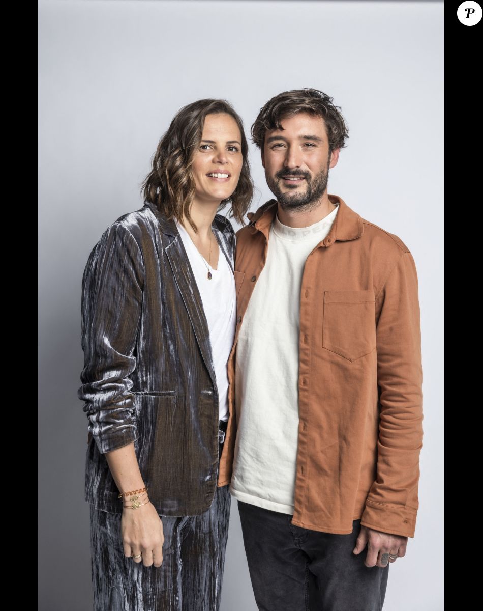 Exclusif - Jeremy Frerot et sa femme Laure Manaudou - Backstage - Enregistrement de l'émission "La Chanson secrète 11" à Paris, diffusée le 24 juin sur TF1. Le 15 janvier 2022 Après le succès des précédentes éditions, " LA CHANSON SECRETE ", présentée par N.Aliagas et produite par DMLS TV, revient sur TF1. 8 artistes ne savent rien de ce qui va se passer pour eux ! Ils ont accepté de jouer le jeu, de se laisser totalement surprendre, émouvoir, parfois même déstabiliser car ils vont découvrir en même temps que les téléspectateurs une surprise : une chanson qui leur est chère revisitée et réinterprétée par un artiste. Des mises en scène spectaculaires au service de l'émotion... Et des émotions fortes pour l'artiste assis dans le fauteuil grâce à la venue sur le plateau de proches et d'invités inattendus. Les téléspectateurs seront aux premières loges pour vivre ces moments d'intimité musicale rare. Dans ce nouveau numéro, un couple rare en télévision, un chef étoilé, un invité piégé venu pour répéter une surprise à un autre guest sans s'attendre à être lui-même invité dans le fauteuil, des participants exceptionnels tels que le frère d'un guest pour la première fois en France... © Cyril Moreau / Bestimage