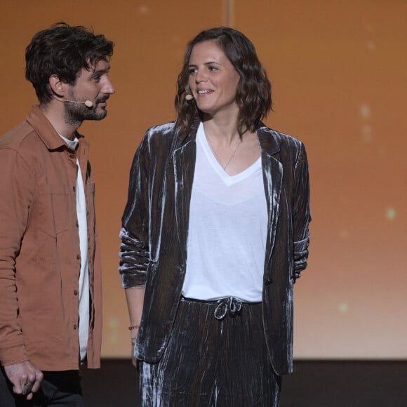 Exclusif - Jérémy Frérot, Laure Manaudou - Enregistrement de l'émission "La Chanson secrète 11" à Paris, diffusée le 24 juin sur TF1. Le 18 janvier 2022 Après le succès des précédentes éditions, " LA CHANSON SECRETE ", présentée par N.Aliagas et produite par DMLS TV, revient sur TF1. 8 artistes ne savent rien de ce qui va se passer pour eux ! Ils ont accepté de jouer le jeu, de se laisser totalement surprendre, émouvoir, parfois même déstabiliser car ils vont découvrir en même temps que les téléspectateurs une surprise : une chanson qui leur est chère revisitée et réinterprétée par un artiste. Des mises en scène spectaculaires au service de l'émotion... Et des émotions fortes pour l'artiste assis dans le fauteuil grâce à la venue sur le plateau de proches et d'invités inattendus. Les téléspectateurs seront aux premières loges pour vivre ces moments d'intimité musicale rare. Dans ce nouveau numéro, un couple rare en télévision, un chef étoilé, un invité piégé venu pour répéter une surprise à un autre guest sans s'attendre à être lui-même invité dans le fauteuil, des participants exceptionnels tels que le frère d'un guest pour la première fois en France... © Cyril Moreau / Bestimage 