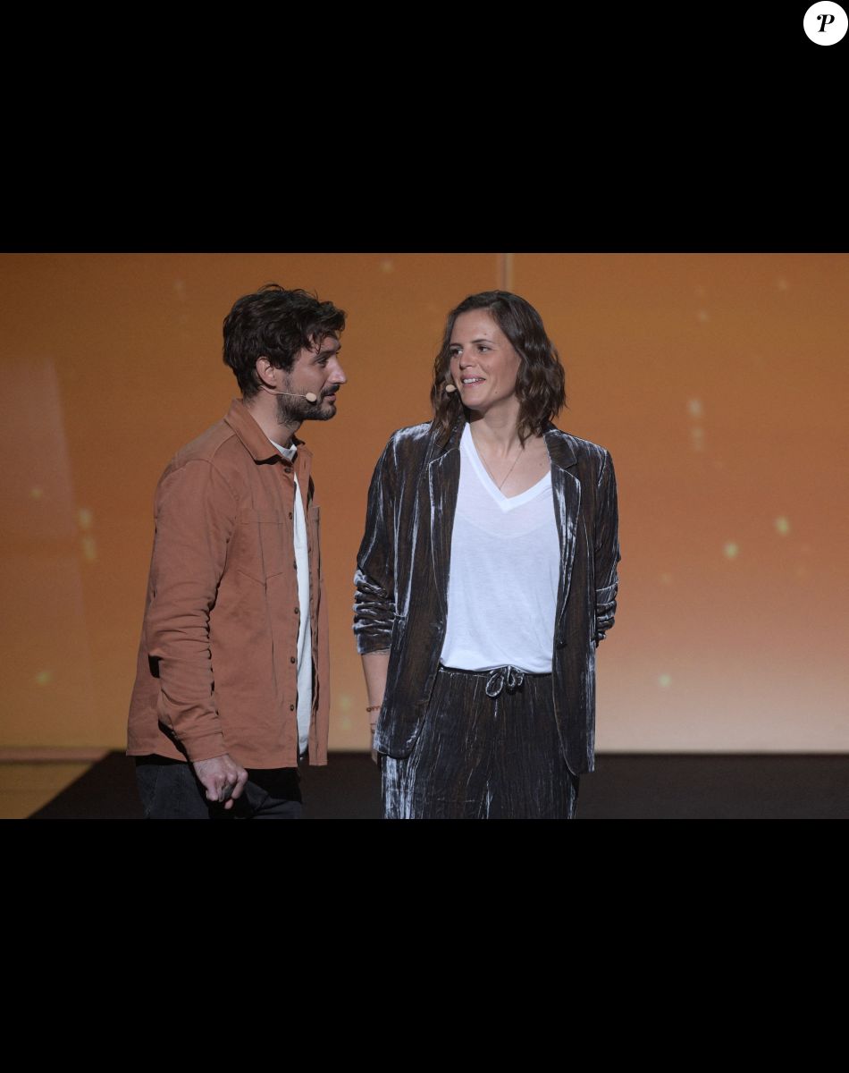 Exclusif - Jérémy Frérot, Laure Manaudou - Enregistrement de l'émission "La Chanson secrète 11" à Paris, diffusée le 24 juin sur TF1. Le 18 janvier 2022 Après le succès des précédentes éditions, " LA CHANSON SECRETE ", présentée par N.Aliagas et produite par DMLS TV, revient sur TF1. 8 artistes ne savent rien de ce qui va se passer pour eux ! Ils ont accepté de jouer le jeu, de se laisser totalement surprendre, émouvoir, parfois même déstabiliser car ils vont découvrir en même temps que les téléspectateurs une surprise : une chanson qui leur est chère revisitée et réinterprétée par un artiste. Des mises en scène spectaculaires au service de l'émotion... Et des émotions fortes pour l'artiste assis dans le fauteuil grâce à la venue sur le plateau de proches et d'invités inattendus. Les téléspectateurs seront aux premières loges pour vivre ces moments d'intimité musicale rare. Dans ce nouveau numéro, un couple rare en télévision, un chef étoilé, un invité piégé venu pour répéter une surprise à un autre guest sans s'attendre à être lui-même invité dans le fauteuil, des participants exceptionnels tels que le frère d'un guest pour la première fois en France... © Cyril Moreau / Bestimage