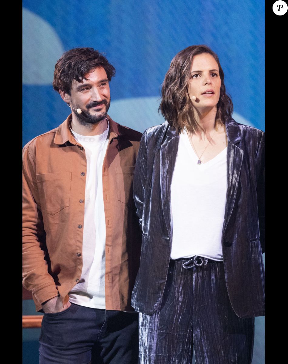 Exclusif - Jeremy Frerot et sa femme Laure Manaudou - Surprises - Enregistrement de l'émission "La Chanson secrète 11" à Paris, diffusée le 24 juin sur TF1. Après le succès des précédentes éditions, " LA CHANSON SECRETE ", présentée par N.Aliagas et produite par DMLS TV, revient sur TF1. 8 artistes ne savent rien de ce qui va se passer pour eux ! Ils ont accepté de jouer le jeu, de se laisser totalement surprendre, émouvoir, parfois même déstabiliser car ils vont découvrir en même temps que les téléspectateurs une surprise : une chanson qui leur est chère revisitée et réinterprétée par un artiste. Des mises en scène spectaculaires au service de l'émotion... Et des émotions fortes pour l'artiste assis dans le fauteuil grâce à la venue sur le plateau de proches et d'invités inattendus. Les téléspectateurs seront aux premières loges pour vivre ces moments d'intimité musicale rare. Dans ce nouveau numéro, un couple rare en télévision, un chef étoilé, un invité piégé venu pour répéter une surprise à un autre guest sans s'attendre à être lui-même invité dans le fauteuil, des participants exceptionnels tels que le frère d'un guest pour la première fois en France... © Cyril Moreau / Bestimage