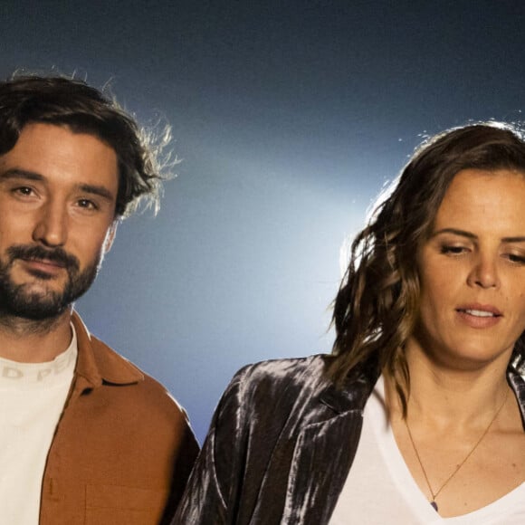 Exclusif - No Web - No Tabloids - Jeremy Frerot et sa femme Laure Manaudou - Backstage - Enregistrement de l'émission "La Chanson secrète 11" à Paris, diffusée le 24 juin sur TF1. Le 15 janvier 2022 Après le succès des précédentes éditions, « LA CHANSON SECRETE », présentée par N.Aliagas et produite par DMLS TV, revient sur TF1. 8 artistes ne savent rien de ce qui va se passer pour eux ! Ils ont accepté de jouer le jeu, de se laisser totalement surprendre, émouvoir, parfois même déstabiliser car ils vont découvrir en même temps que les téléspectateurs une surprise : une chanson qui leur est chère revisitée et réinterprétée par un artiste. Des mises en scène spectaculaires au service de l’émotion… Et des émotions fortes pour l’artiste assis dans le fauteuil grâce à la venue sur le plateau de proches et d’invités inattendus. Les téléspectateurs seront aux premières loges pour vivre ces moments d’intimité musicale rare. Dans ce nouveau numéro, un couple rare en télévision, un chef étoilé, un invité piégé venu pour répéter une surprise à un autre guest sans s'attendre à être lui-même invité dans le fauteuil, des participants exceptionnels tels que le frère d'un guest pour la première fois en France... © Cyril Moreau / Bestimage  Exclusive - No Web No Blog pour Belgique et Suisse 