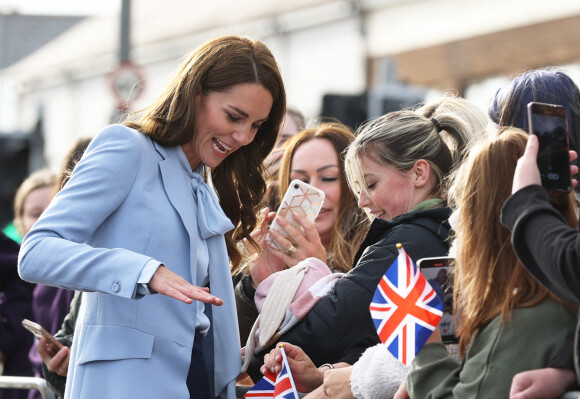 Kate Middleton visite l'organisation caritative pour la jeunesse "Carrick Connect" pour la jeunesse à Carrickfergus (Irlande du Nord), le 6 octobre 2022.