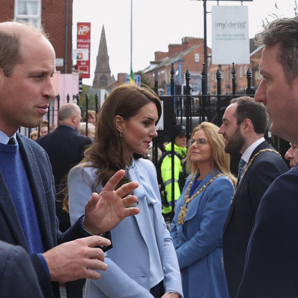 Le prince William et Kate Middleton lors d'une visite à PIPS Suicide Prevention (PIPS Charity) à Belfast, le 6 octobre 2022.