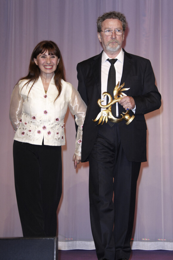 Ariane Ascaride et son mari Robert Guediguian lors de la cérémonie de clôture du 26ème Festival du Film Romantique de Cabourg le 12 juin 2012.