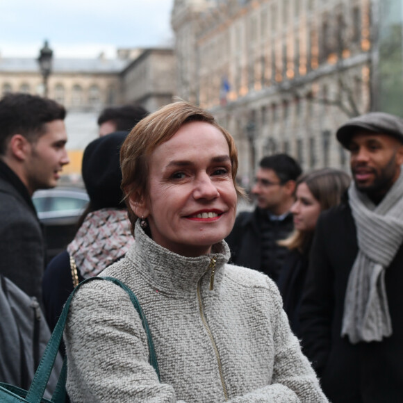 Sandrine Bonnaire au vernissage de l'exposition photos "Libres et égales" à l'occasion de la journée internationale des droits des femmes sur les grilles de la cour d'appel à Paris, France, le 6 mars 2020. © Rachid Bellak/Bestimage