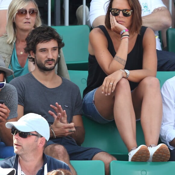 Laure Manaudou et son compagnon Jérémy Frérot dans les tribunes lors de la finale des Internationaux de tennis de Roland-Garros à Paris, le 7 juin 2015.