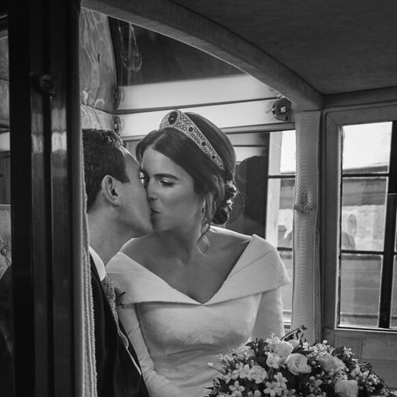 Jack Brooksbank et sa femme la princesse Eugénie d'York - Photos officielles du mariage de la princesse Eugénie et Jack Brooksbank © Alex Bramall / PA Wire / Bestimage 