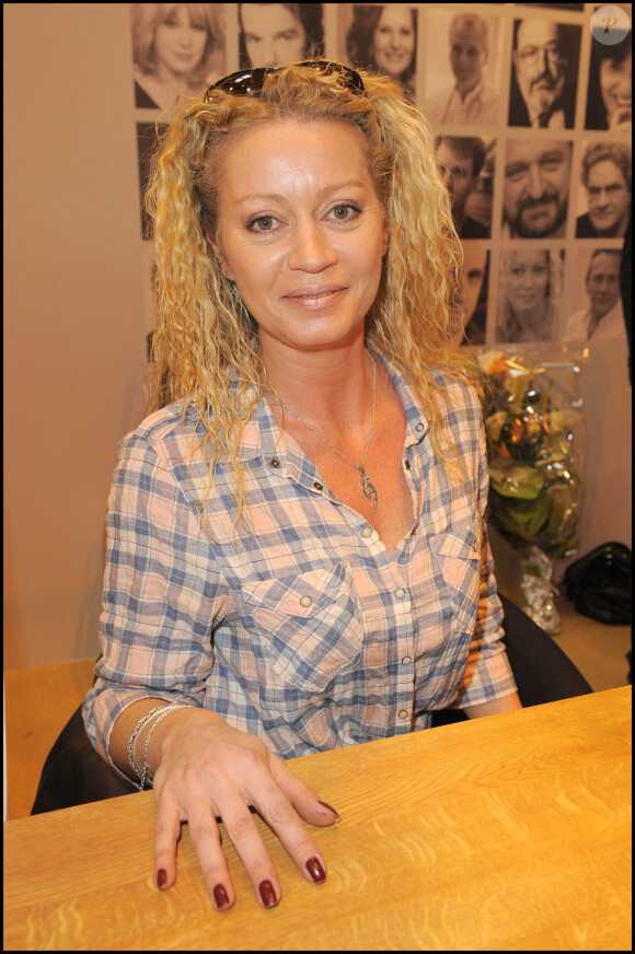 Raphaëlle Ricci - Salon du livre 2010 à Porte de Versailles à Paris, le 27 mars 2010