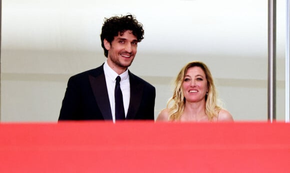 Louis Garrel et Valeria Bruni Tedeschi ont adopté ensemble une fille, Oumy. Le couple est désormais séparé mais toujours proche.