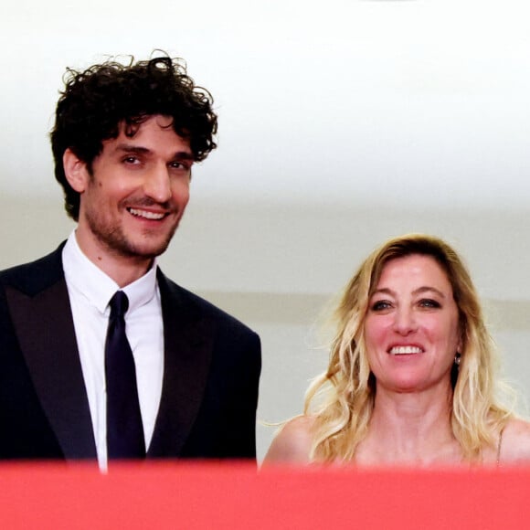 Louis Garrel et Valeria Bruni Tedeschi ont adopté ensemble une fille, Oumy. Le couple est désormais séparé mais toujours proche.