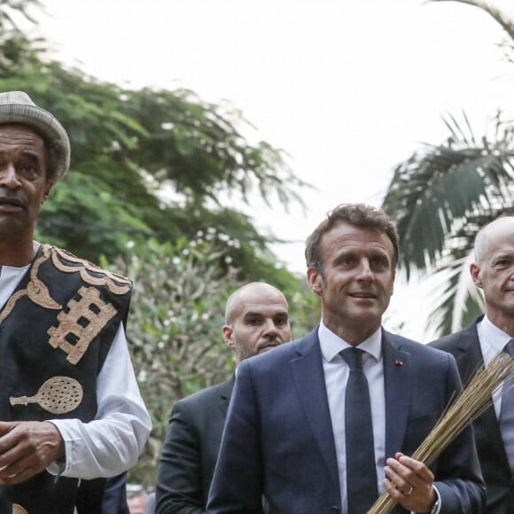 Le président français Emmanuel Macron et Yannick Noah au village Noah pour un débat avec la société civile et un concert, Yaoundé, Cameroun, le 26 juillet 2022. Emmanuel Macron effectue une tournée africaine de trois jours au Cameroun, au Bénin et en Guinée-Bissau. © Stéphane Lemouton/Bestimage