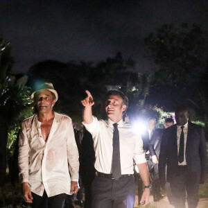 Le président français Emmanuel Macron et Yannick Noah au village Noah pour un débat avec la société civile et un concert, Yaoundé, Cameroun, le 26 juillet 2022. Emmanuel Macron effectue une tournée africaine de trois jours au Cameroun, au Bénin et en Guinée-Bissau. © Stéphane Lemouton/Bestimage