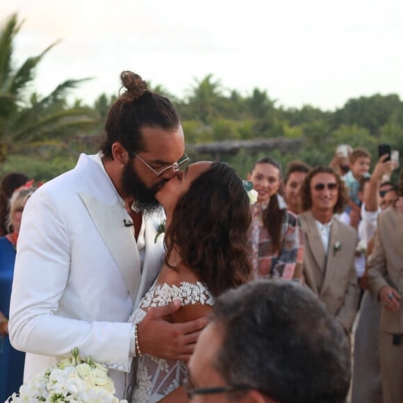 Exclusif - PJoakim Noah, Lais Ribeiro, Yannick Noah, Cecilia Rodhe, Jenaye Noah, Joalukas Noah - Joakim Noah et Lais Ribeiro se sont mariés devant leurs amis et leur famille sur la plage de Trancoso au Brésil le 13 juillet 2022.