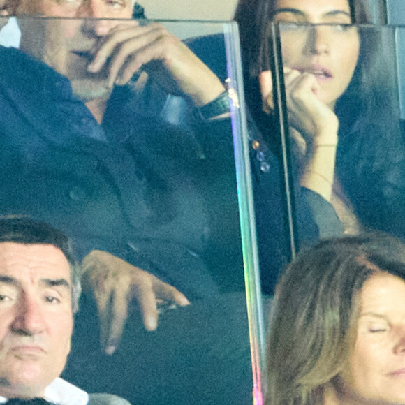David Ginola et sa compagne Maëva Denat - People au match de Ligue 1 Uber Eats "PSG -OM" au Parc des Princes à Paris le 16 octobre 2022. © Cyril Moreau/Bestimage