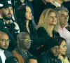 Nabilla Benattia et son mari Thomas Vergara - People au match de Ligue 1 Uber Eats "PSG -OM" au Parc des Princes à Paris le 16 octobre 2022. © Cyril Moreau/Bestimage