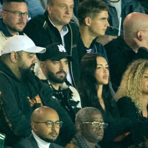 Nabilla Benattia et son mari Thomas Vergara - People au match de Ligue 1 Uber Eats "PSG -OM" au Parc des Princes à Paris le 16 octobre 2022. © Cyril Moreau/Bestimage