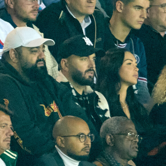 Nabilla Benattia et son mari Thomas Vergara - People au match de Ligue 1 Uber Eats "PSG -OM" au Parc des Princes à Paris le 16 octobre 2022. © Cyril Moreau/Bestimage