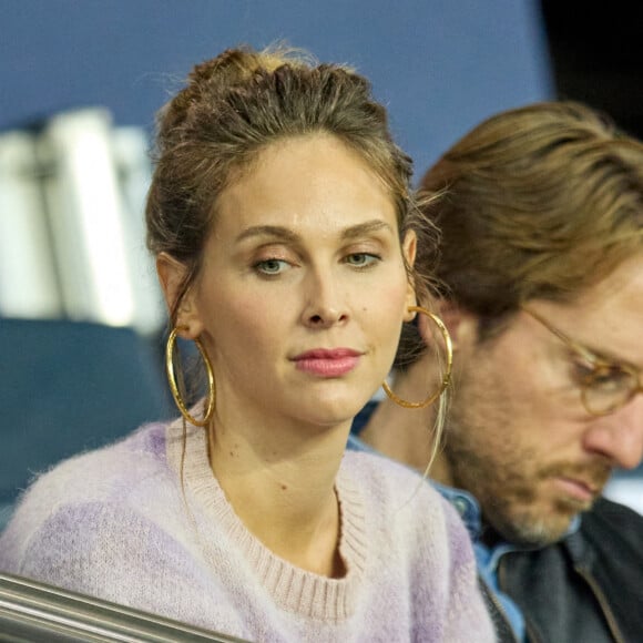 Ophelie Meunier et son mari Matthieu Vergne - People au match de Ligue 1 Uber Eats "PSG -OM" au Parc des Princes à Paris le 16 octobre 2022. © Cyril Moreau/Bestimage