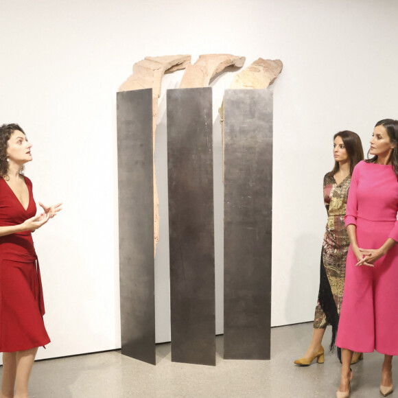 Elke Budenbender, la femme du président de l'Allemagne - La reine Letizia d'Espagne visite l'exposition "'Write all their names" à Berlin le 18 octobre 2022. Casa SM El Rey - Agence/Bestimage