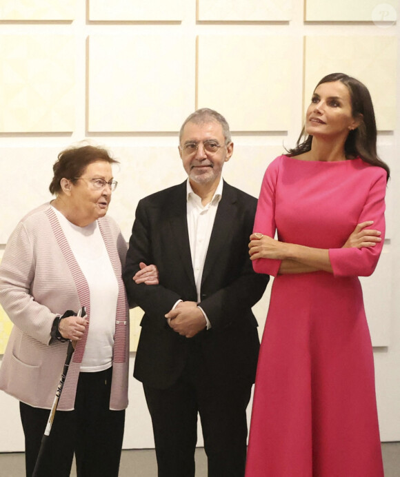 La reine Letizia d'Espagne visite l'exposition "'Write all their names" à Berlin le 18 octobre 2022. Casa SM El Rey - Agence/Bestimage