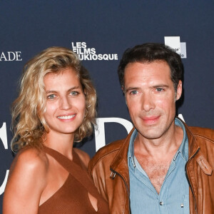 Nicolas Bedos et sa compagne Pauline Desmonts - Avant-première du film "Mascarade" au cinéma Pathé Wepler à Paris. Le 20 octobre 2022 © Coadic Guirec / Bestimage