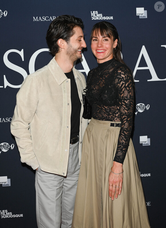 Pierre Niney et sa femme Natasha Andrews - Avant-première du film "Mascarade" au cinéma Pathé Wepler à Paris. Le 20 octobre 2022 © Coadic Guirec / Bestimage