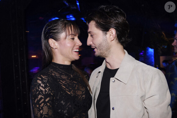 Exclusif - Pierre Niney et sa femme Natasha Andrews - After party du film Mascarade au club privé NO.PI à Paris le 20 octobre 2022. © Rachid Bellak / Bestimage 