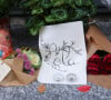 Soutien après l'assassinat de la petite Lola, 12 ans, retrouvée morte dans une malle au pied de son immeuble à Paris, le 17 octobre 2022.