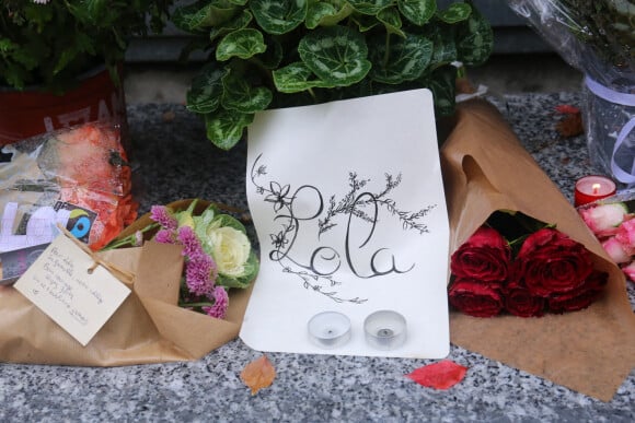Soutien après l'assassinat de la petite Lola, 12 ans, retrouvée morte dans une malle au pied de son immeuble à Paris, le 17 octobre 2022.