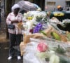Des fleurs déposées en soutien après l'assassinat de la petite Lola, 12 ans, retrouvée morte dans une malle au pied de son immeuble à Paris, le 17 octobre 2022.
