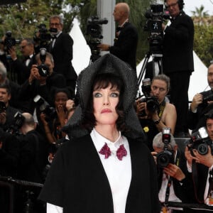 Isabelle Adjani - Montée des marches du film " Les Amandiers " lors du 75ème Festival International du Film de Cannes. Le 22 mai 2022 © Dominique Jacovides / Bestimage 