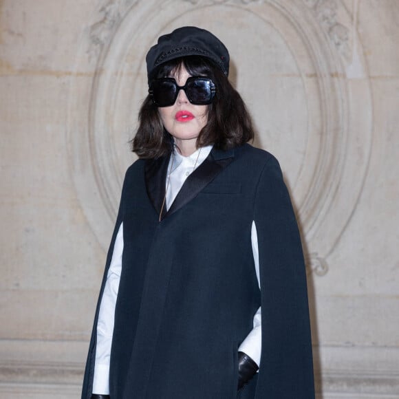 Isabelle Adjani lors du photocall du défilé Dior Haute Couture Printemps/Été 2022 dans le cadre de la Fashion Week de Paris, France, le 24 janvier 2022. © Rindoff-Borde/Bestimage 