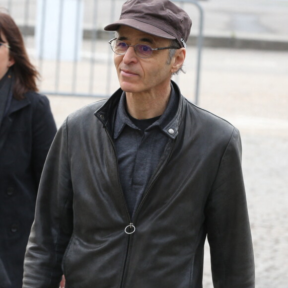 Jean-Jacques Goldman lors des obsèques de Véronique Colucci au cimetière communal de Montrouge, le 12 avril 2018.