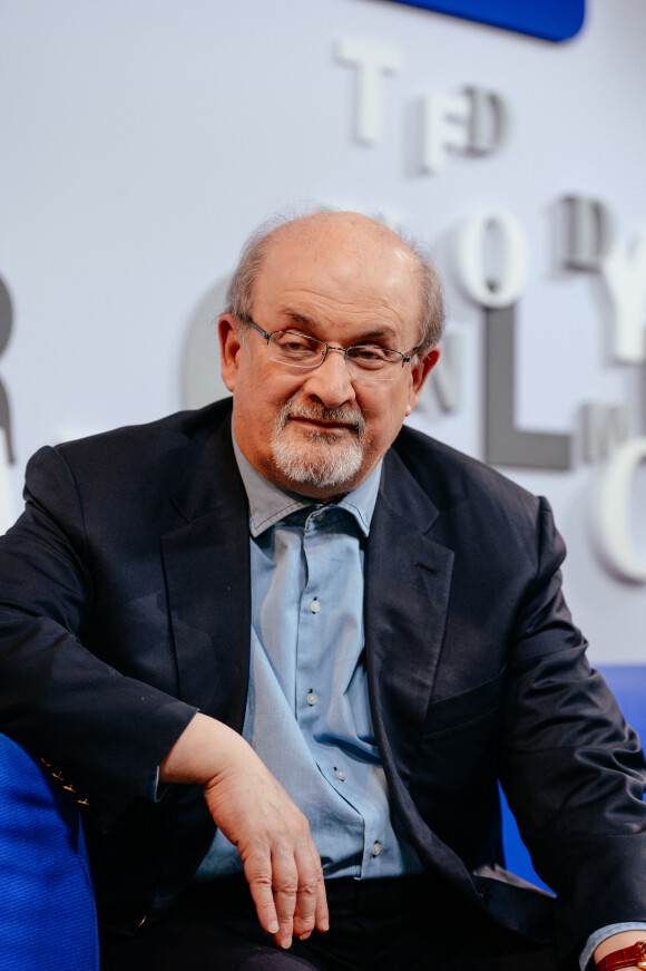 Salman Rushdie - Portraits d'auteurs lors du 69ème festival du livre de Francfort le 18 octobre 2017.