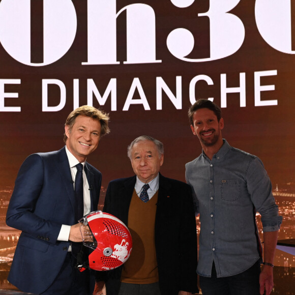 Laurent Delahousse reçoit Romain et Marion Grosjean, Angèle et Jean Todt sur le plateau de "20h30 Le Dimanche" sur France 2, le 12 décembre 2021. © DPPI / Panoramic / Bestimage 