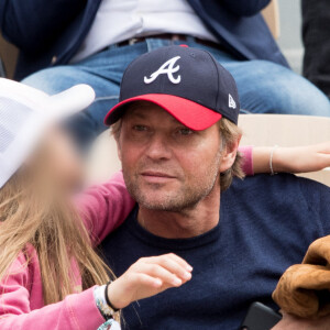 Laurent Delahousse et sa fille Sacha - Les célébrités dans les tribunes des Internationaux de France de Tennis de Roland Garros 2019 à Paris, France, le 29 mai 2019. © Jacovides-Moreau/Bestimage 